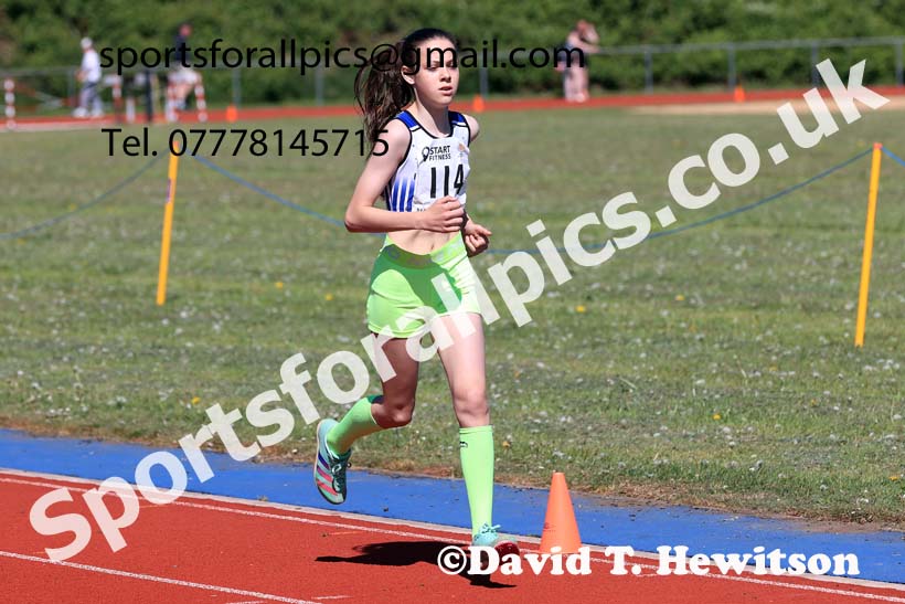 Girls under-13s 800 metres, 2025 North Eastern Track and Field Champs., Shildon, County Durham. Photo: David T. Hewitson/Sports for All Pics